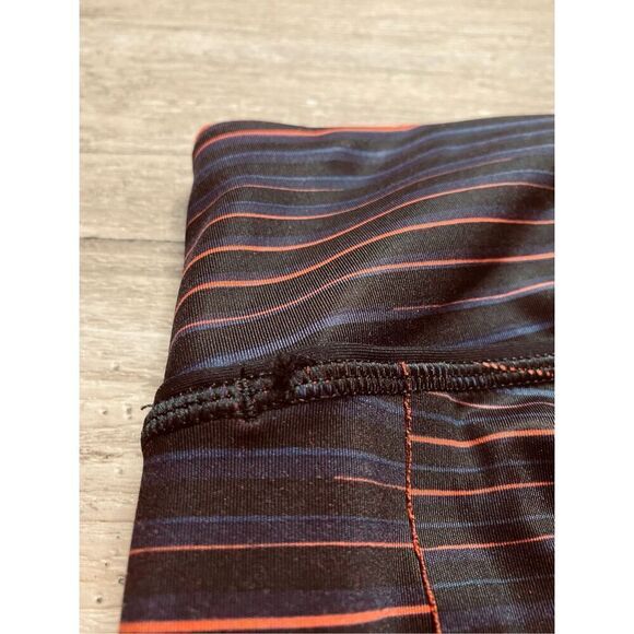 Lululemon Womens Black Stripe Crop Leggings Size 6 - Picture 4 of 4